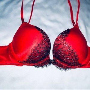 Rare VS Red w Black Eyelash Lace Miraculous Plunge 32B